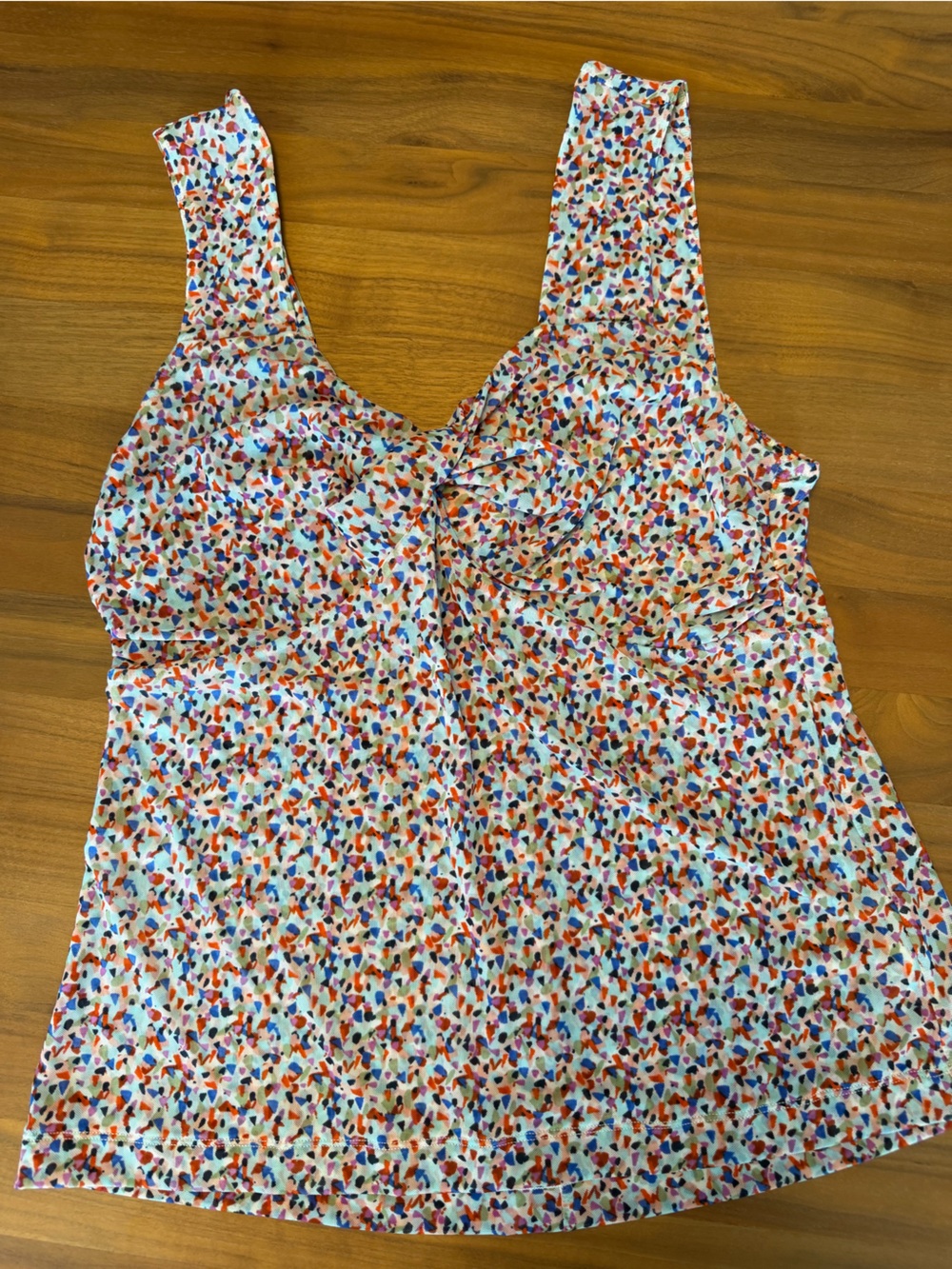 Cabi Women’s Multicolor Printed Mesh Tank Top. Twist front. Side ruching. EUC.